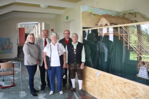 Pinsdorf: Volksschüler bauen historischen Holzaufzug nach
