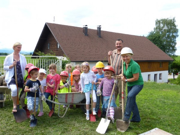 Spatenstich für den Kindergarten Um- und Uubau in Pfaffing | Foto: Gemeinde
