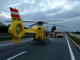 Notarzthubschrauber C9 auf Autobahn im Einsatz | Foto: ÖAMTC