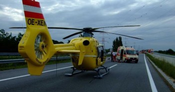 Notarzthubschrauber C9 auf Autobahn im Einsatz | Foto: ÖAMTC