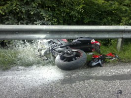 Gmunden: schwerer Motorradunfall auf der Nordumfahrung - Motorrad ging in Flammen auf