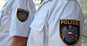 Vöcklabruck: Patient brach bei Hausarzt ein Polizei im Einsatz - Warnung vor rumänischer Banden in Vöcklabruck - Betrugsmasche Spendenaktion