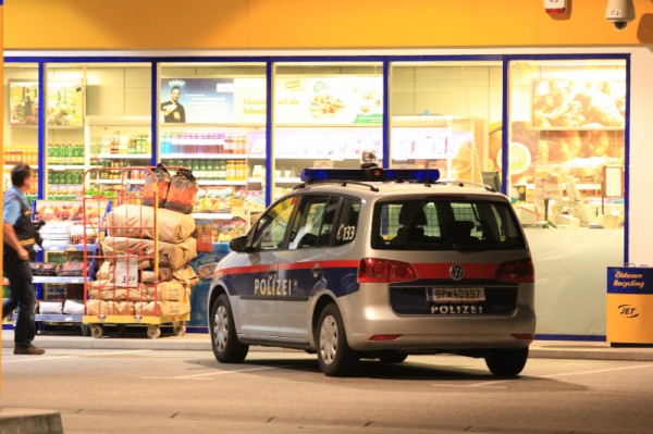 Bewaffneter Raubüberfall auf JET-Tankstelle Timelkam