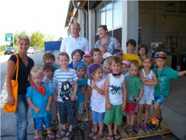 Kindergarten "Ein Kinderhaus" zu Besuch in der Frauscher Bootswerft