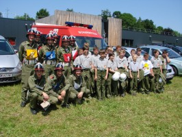 Erfolgreicher Abschluss der Bewerbssaison - Jugendgruppe erhält Trainingsjacken