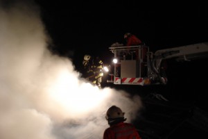 Dachstuhlbrand forderte Feuerwehren in Bad Goisern