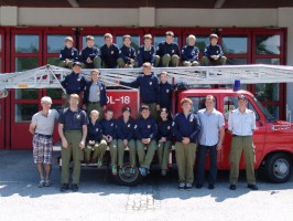 Erfolgreicher Abschluss der Bewerbssaison - Jugendgruppe erhält Trainingsjacken