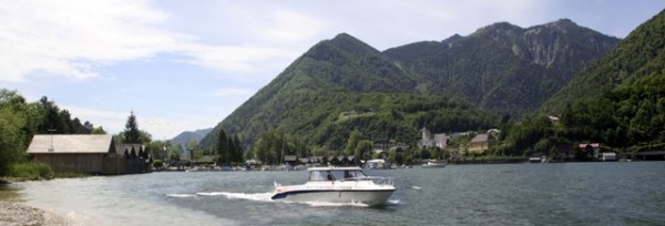 Ebensee: Wasserrettung weiht neu Bootshütte ein