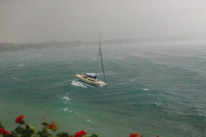 Riesenwellen durch gewaltige Sturmböe am Attersee