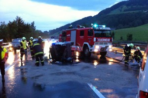 Mondsee: Überschlag auf der Westautobahn (A1)
