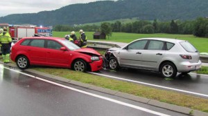 Mondsee: Frontalcrash auf der B154 im Bereich Kasten