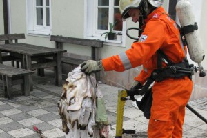 Vandalenakt: Sonnensegel abgefackelt - Polizist verhinderte Schlimmeres