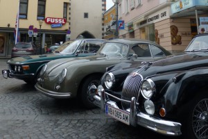 Fußgängerzone am Stadtplatz in Vöcklabruck  wird zum "Treffpunkt für Oldtimer"