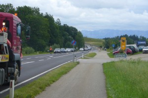 Frankenmarkt: mit Lieferwagen von Straße abgekommen und umgekippt