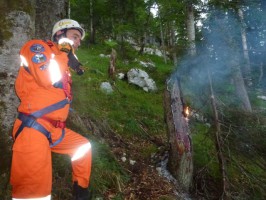 Waldbrand durch Blitzschlag in Obertraun