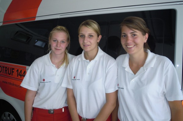 Drei neue Rettungssanitäterinnen an der Ortsstelle Gmunden