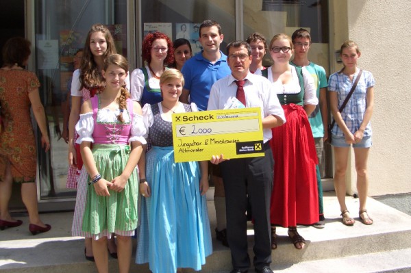 Altmünster: 2.000 Euro-Scheck für Umbau des Pfarrhofs übergeben