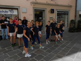 Gmundner Turnvereinsjugend beim Rätsellauf in der Innsbrucker Innenstadt