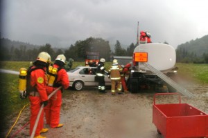 Bad Ischl: Feuerwehr übt Unfallszenario mit Gefährlichen Stoffen
