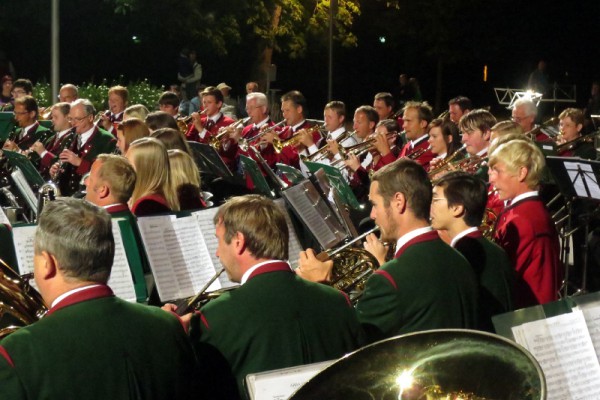 Stimmungsvolles Gemeinschaftskonzert der Bürgermusik Mondsee und der Musikkapelle Tiefgraben