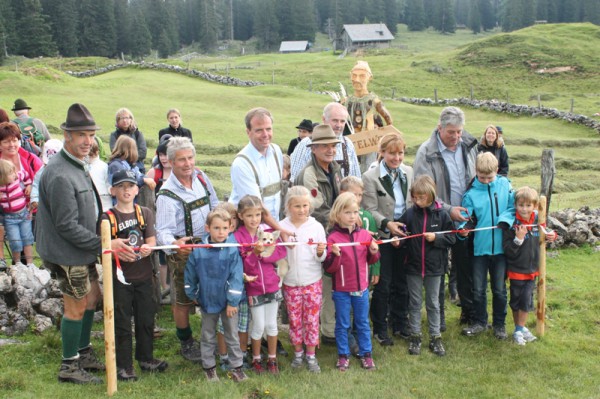 Wichtelwanderweg auf der Plankensteinalm in Gosau feierlich eröffnet