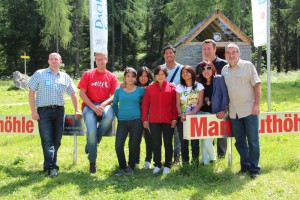 Bolivische Straßenkinder in den Dachstein-Rieseneishöhlen