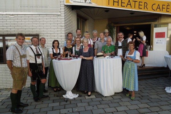 "Rote Bowle" für sozialen Zweck beim Kaiserbummel