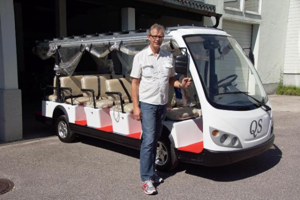 Gmunden: Elektrobus bringt Wanderer vom Rathausplatz zum Umkehrplatz