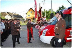 Ottnang: Feuerwehr stellt neues Kommandofahrzeug in Dienst