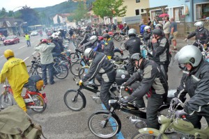 2. Atterseer "Puch Ausfahrt" - 156 Oldtimer-Puch Mopeds und ein Gesamtalter von 6159 Jahren 