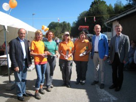 Drei glückliche Gewinner beim Informationsstand im ASZ Seewalchen gezogen