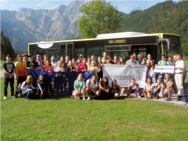 40 Jugendliche aus 5 Nationen mit dem Postbus am Almsee
