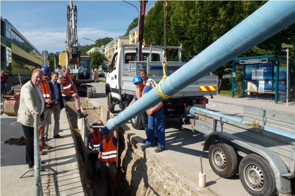 Gmunden: Städtische Wasserversorgung nimmt neues Kranfahrzeug in Einsatz