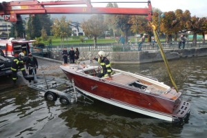 Altmünster: Boeschboot schlug bei Slipversuch leck