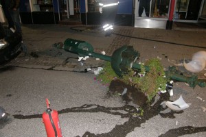 Bad Ischl: Frontal gegen Straßenlaterne geprallt