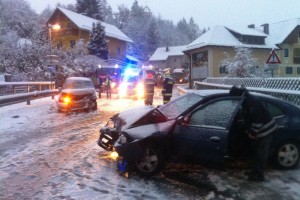 Scharnstein: Frontalcrash durch Neuschnee