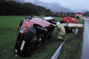 Bad Ischl: Kleinlaster kippte auf B158 in Straßengraben