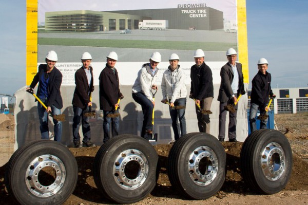 Neuer LKW-Reifenspezialisten Eurowheel eröffnet größtes LKW-Reifenlager in Vorchdorf