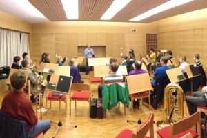 Jungmusiker stärken "D'Schobastoana" in ihrem neuen Probenraum