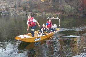 Laakirchen: Feuerwehr rettet Hund nach Absturz