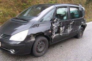 Aufräumarbeiten nach Verkehrsunfall