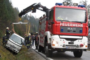 Aufräumarbeiten nach Verkehrsunfall