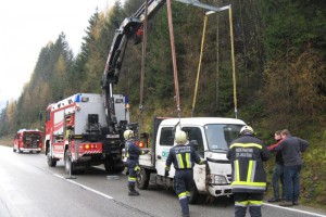 Aufräumarbeiten nach Verkehrsunfall