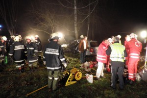 Ein Toter und drei Schwerverletzte bei Unfall in Seewalchen