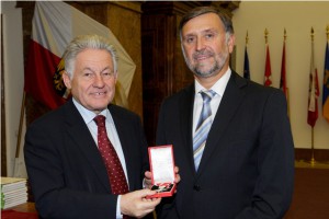 Dr. Martin Gschwandtner und E-HAW Gerhard Zopf mit silbernen Verdienstzeichen ausgezeichnet