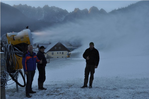 Beschneiung in Gosau läuft auch Hochtouren