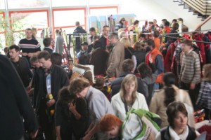 Traditioneller Skibasar des SC-Altmünster