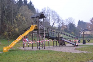 Lenzing: Vandalen zerstörten Kinderspielplatz | Foto: Leitner