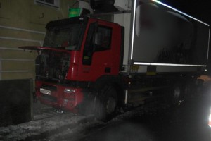 LKW Unfall durch glatte Fahrbahn in Oberweis