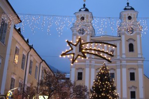 Sternwanderung zur Basilika mit Herbergssuche beim letzten Adventwochenende in Mondsee